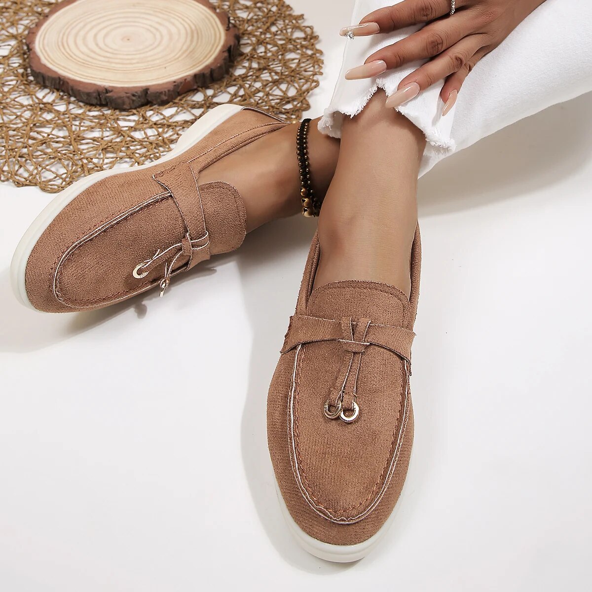 Flat moccasins decorated with hangers