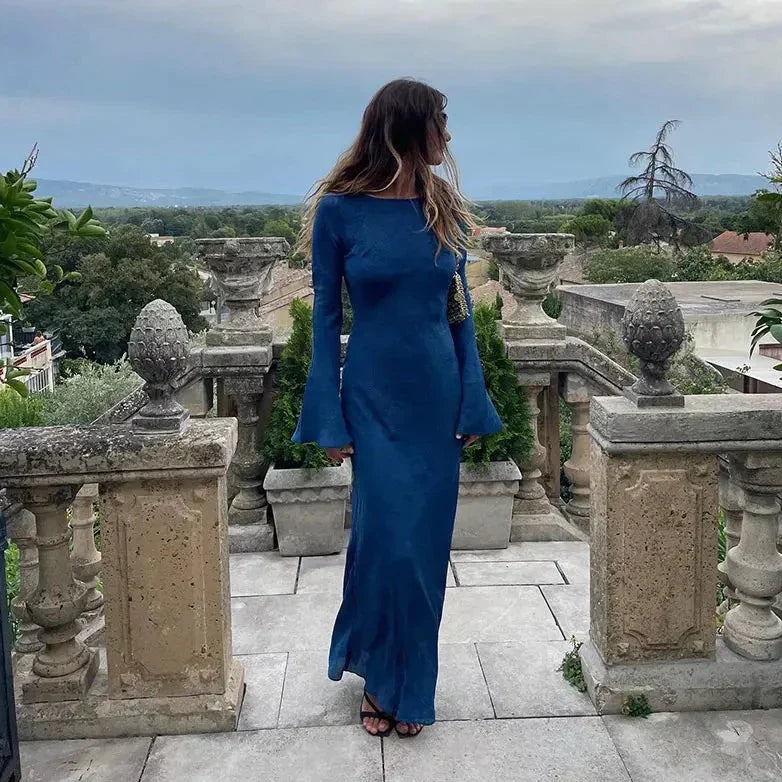 LP | Dress with long sleeves and trumpet