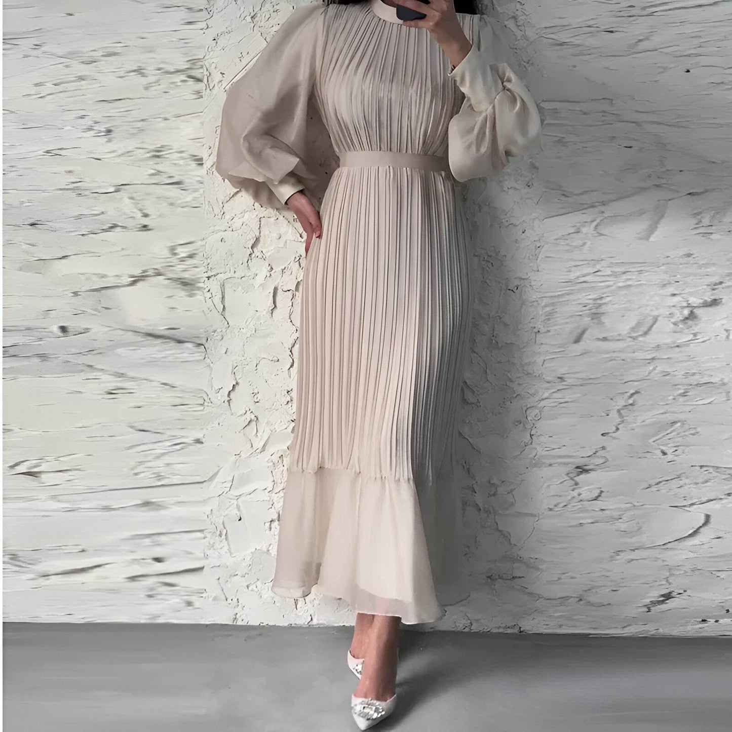 LP | Elegant and timeless pleated dress