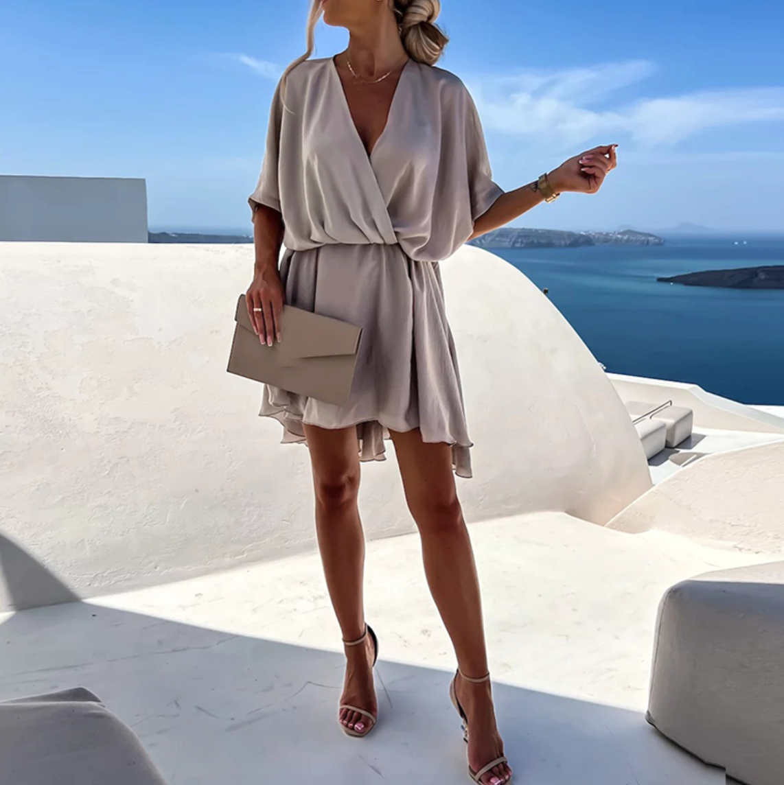 LD wide mini dress with a summery style and modern design
