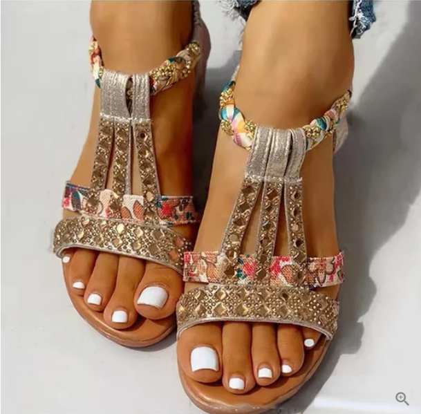 LP | generic casual-and-fashionable sandals