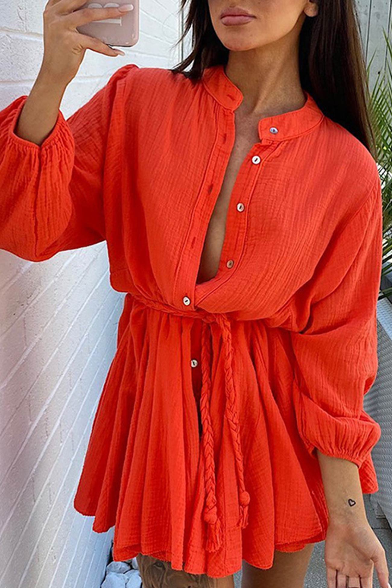 Wrinkled dress with buttoned belt