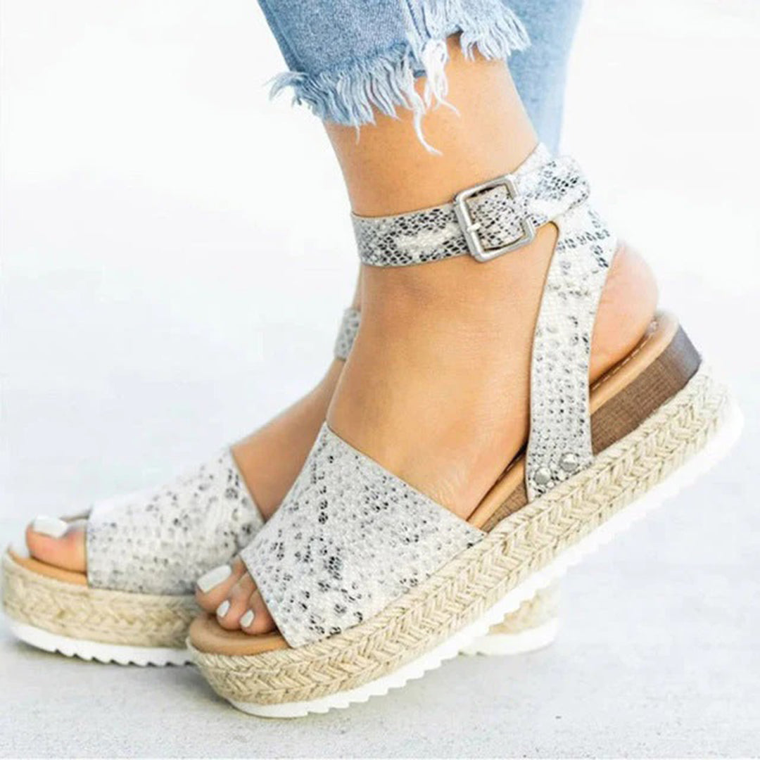 LP | Elegant and effortless generic sandals