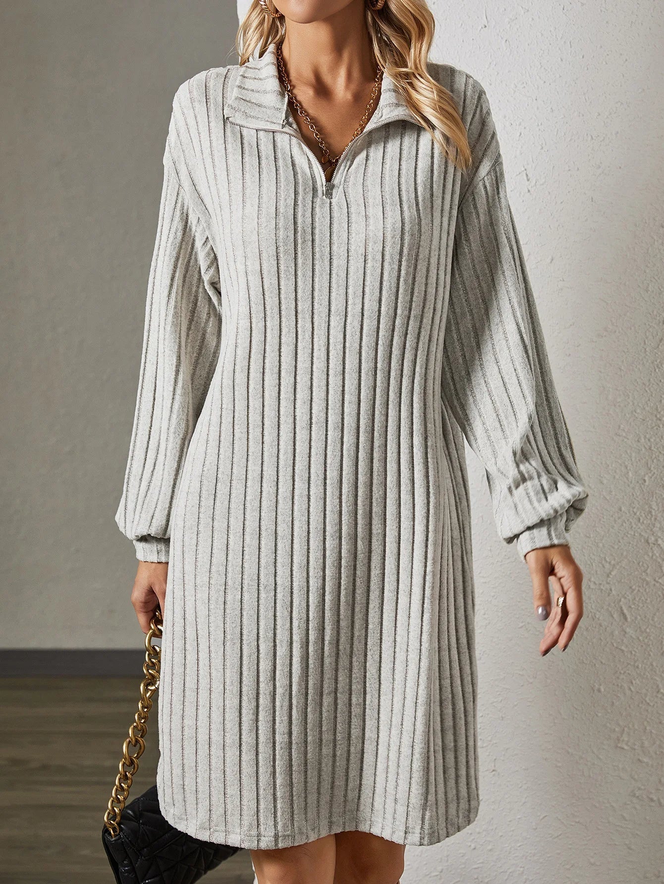 LP | Long-sleeved, fitted knit dress