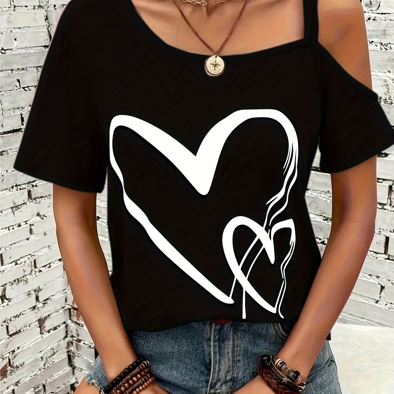 T-shirt - heart-shaped motif and cold shoulder