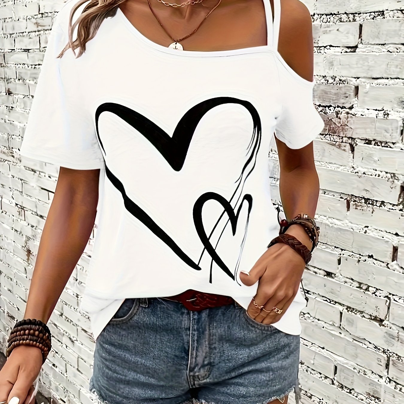 T-shirt - heart-shaped motif and cold shoulder