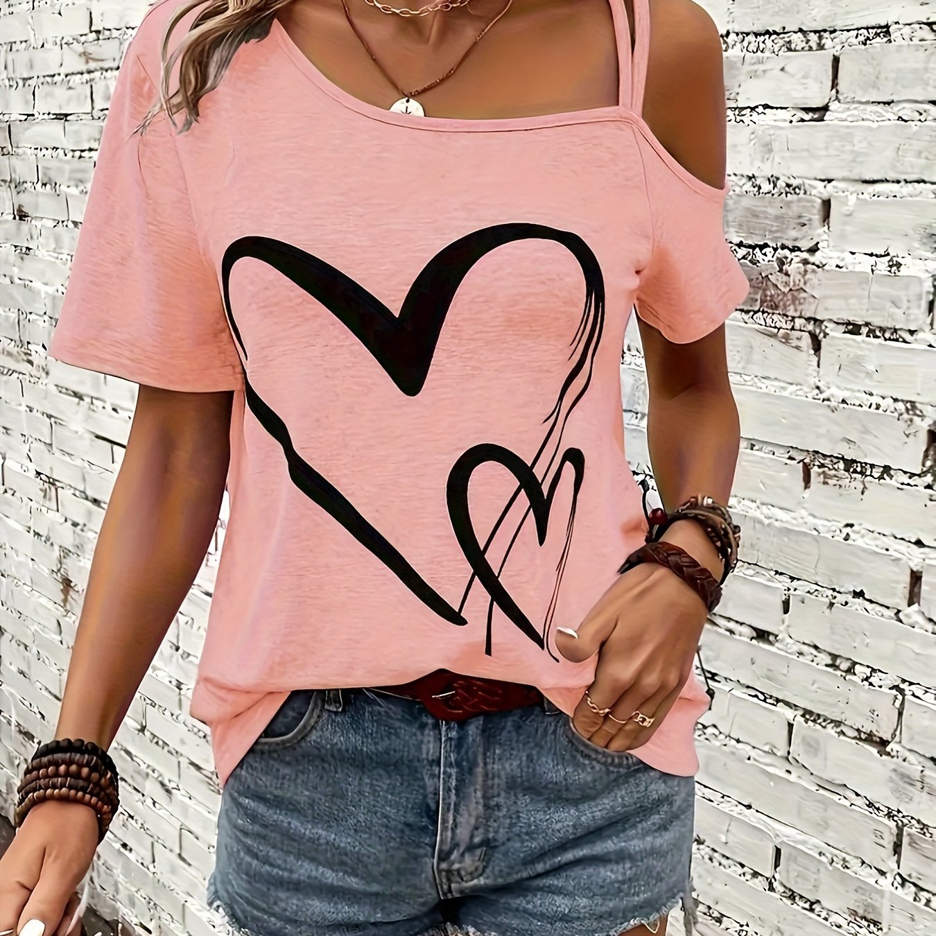 T-shirt - heart-shaped motif and cold shoulder