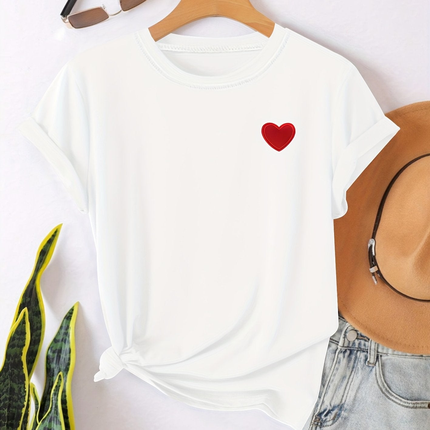 T-shirt - Heart-shaped print and round neck for comfort