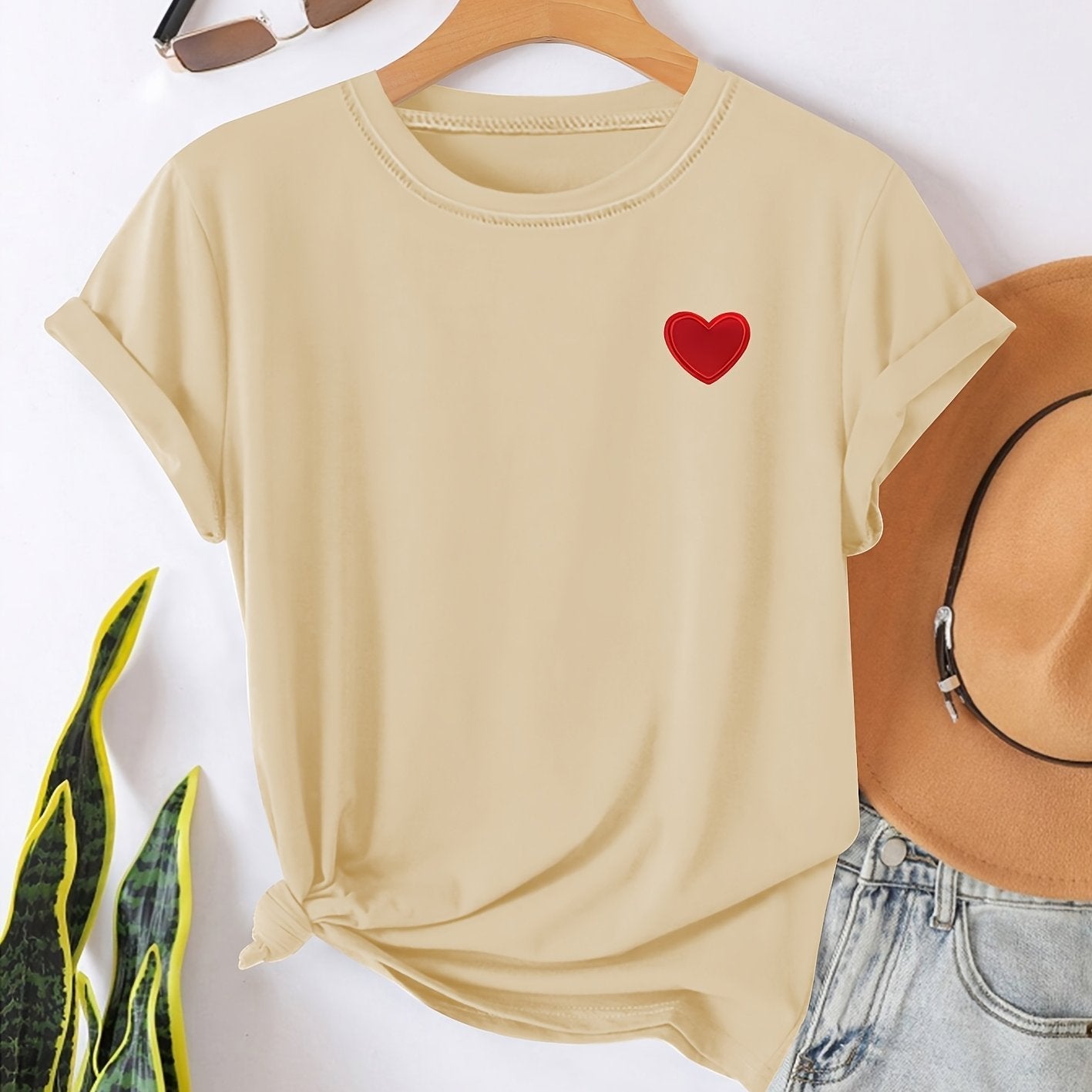 T-shirt - Heart-shaped print and round neck for comfort