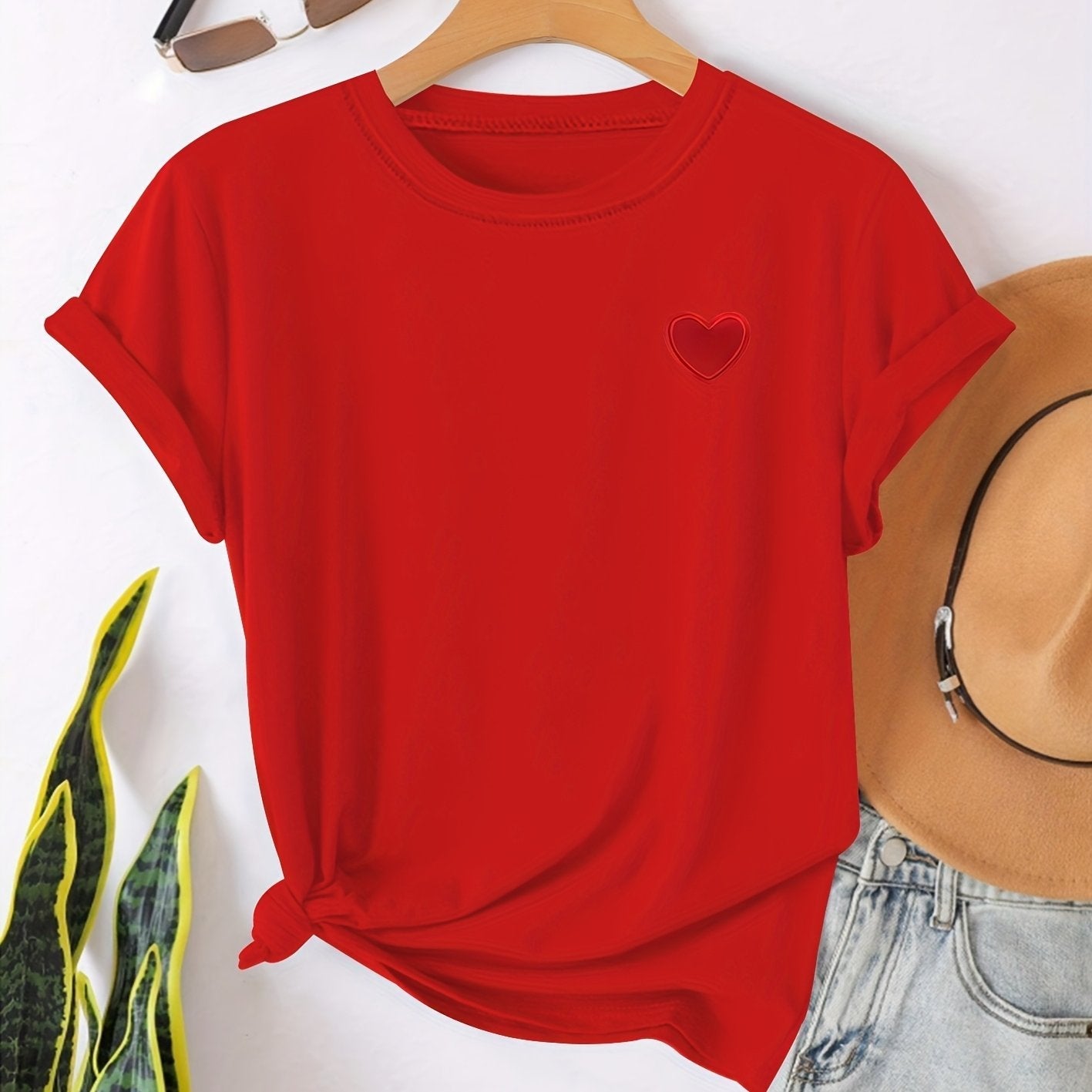T-shirt - Heart-shaped print and round neck for comfort