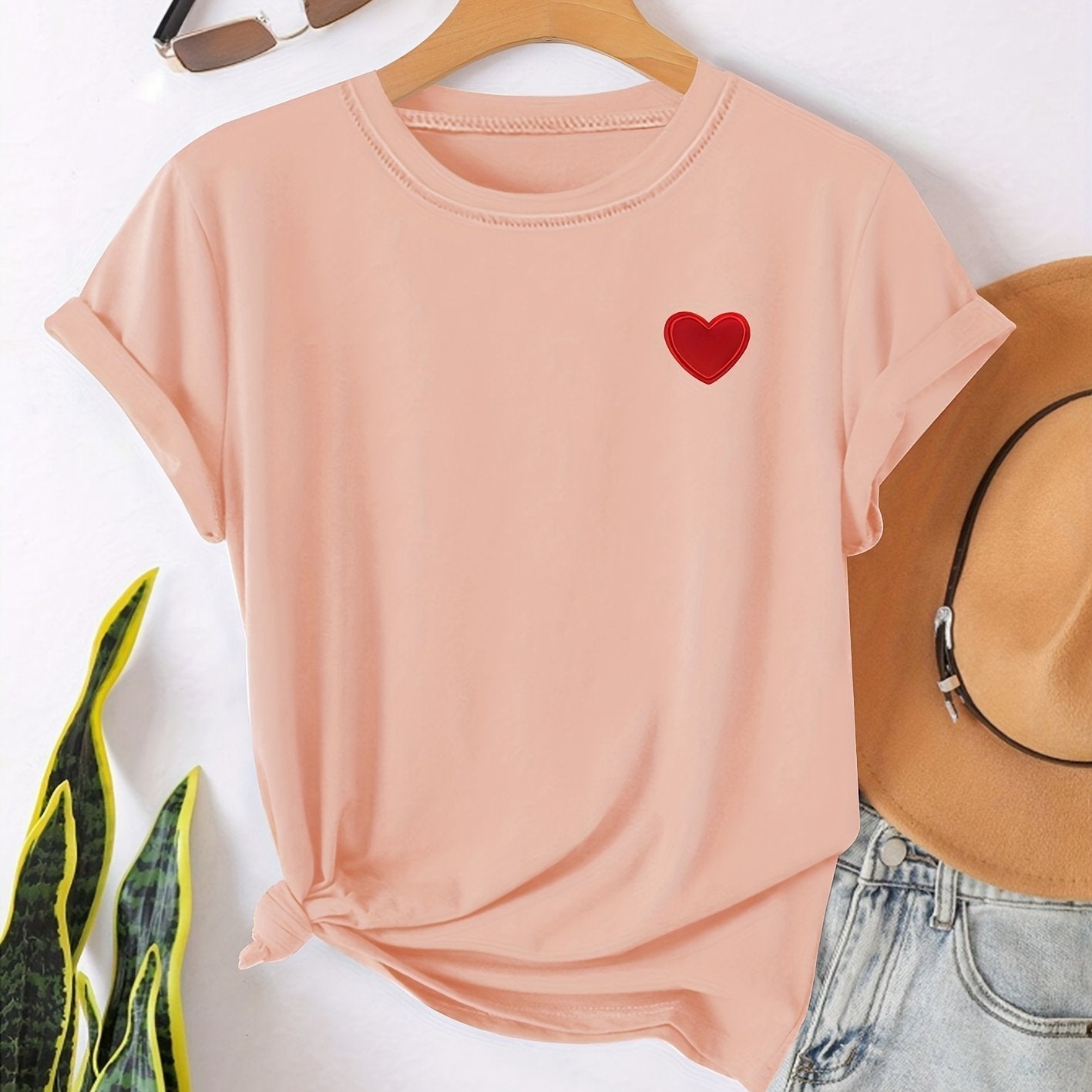 T-shirt - Heart-shaped print and round neck for comfort