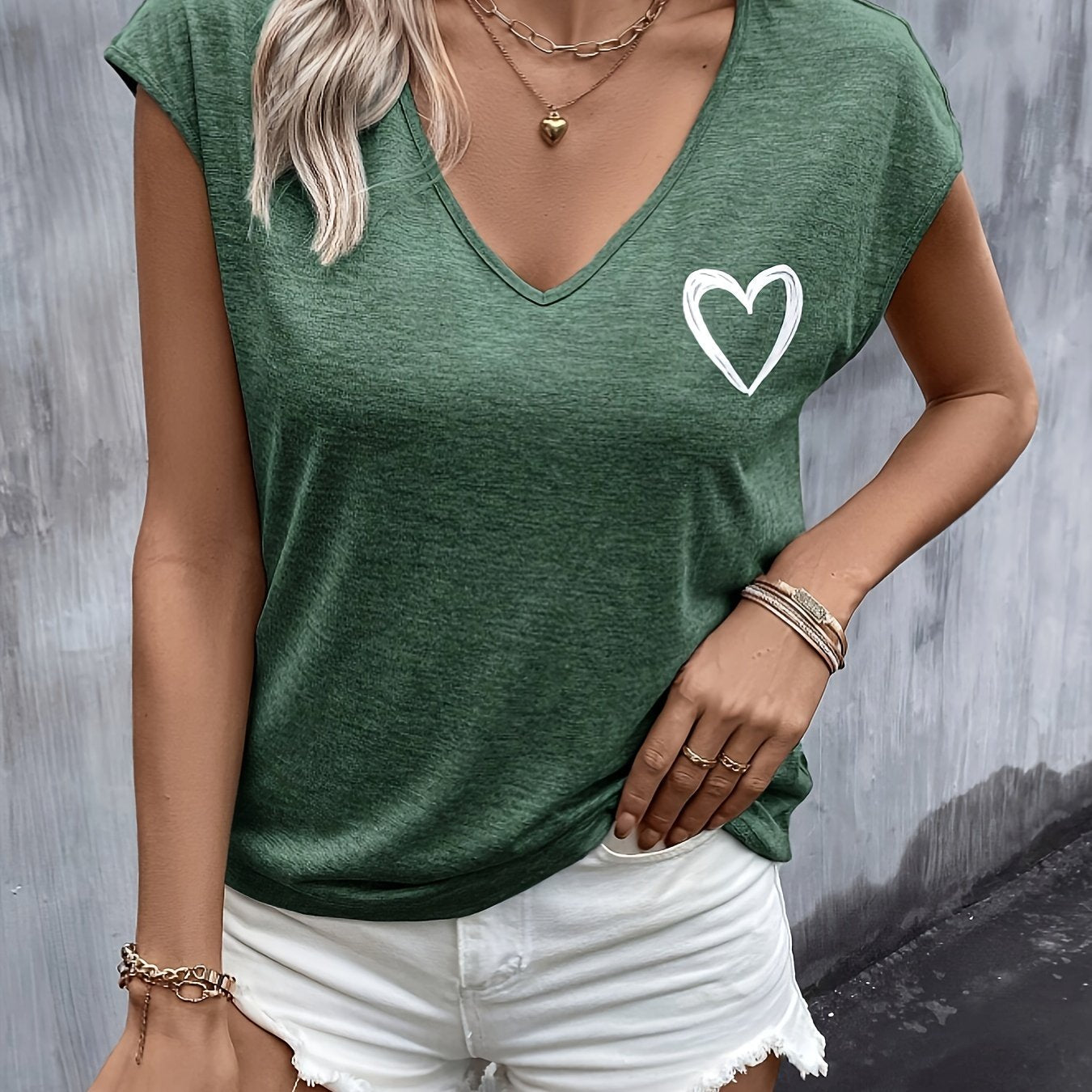 T-shirt with heart print - V-neck and short sleeves for added convenience