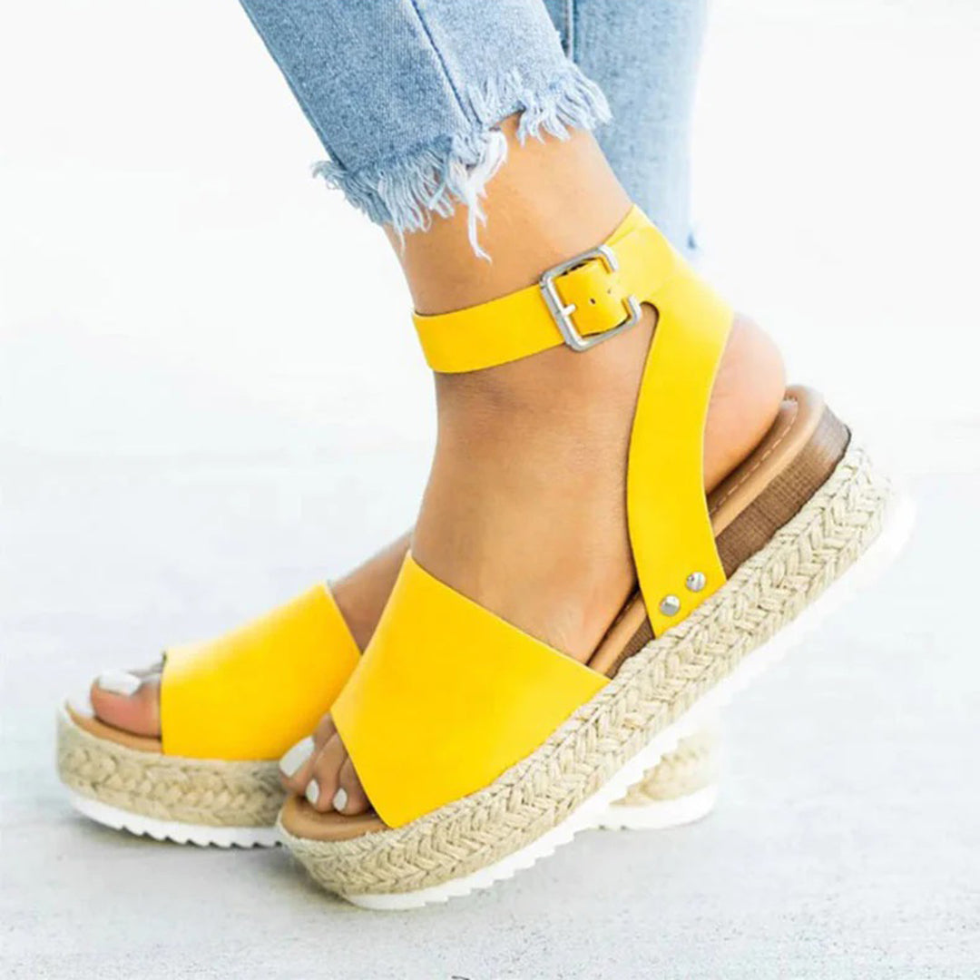 LP | Elegant and effortless generic sandals