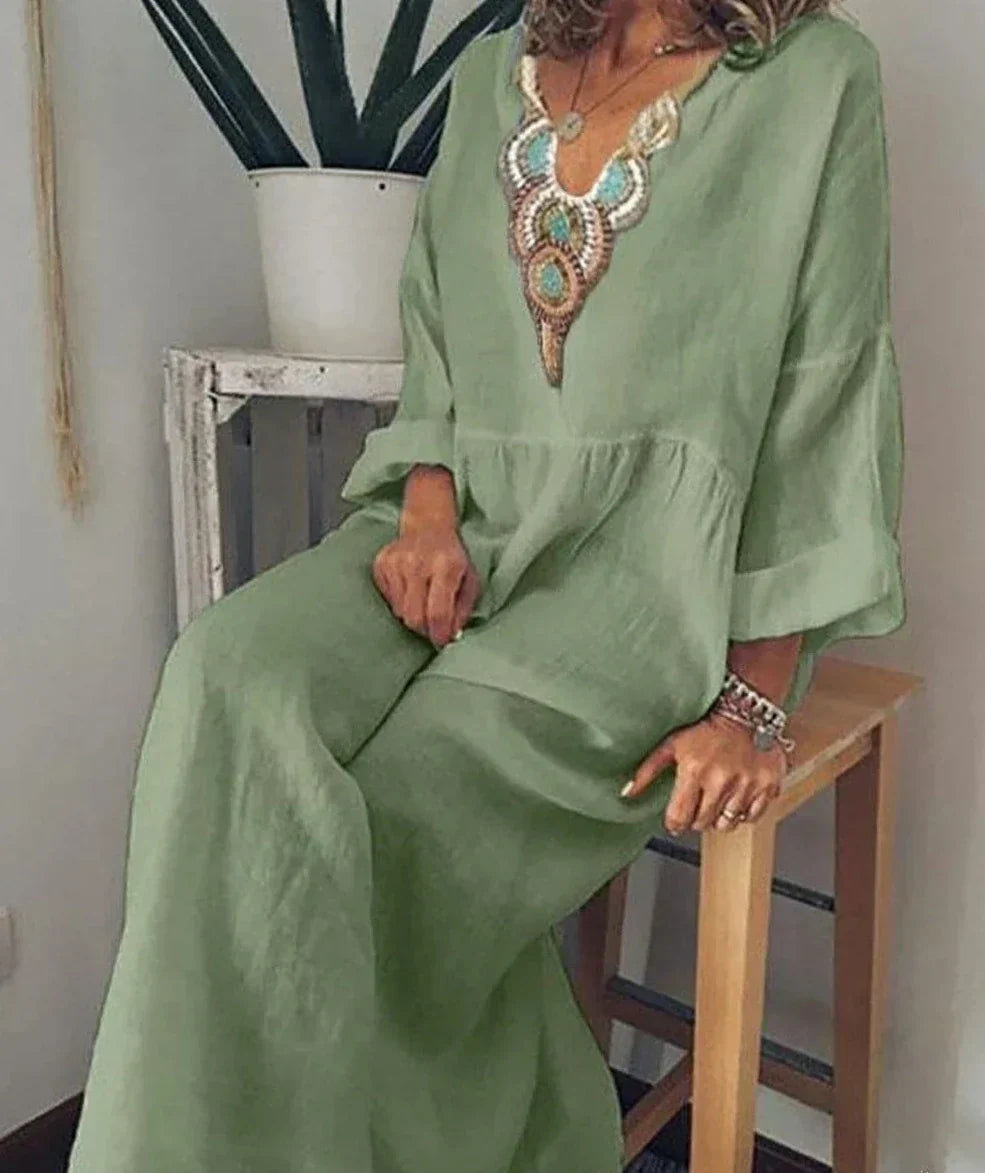 LD Leisure dress with long sleeves and V-neckline