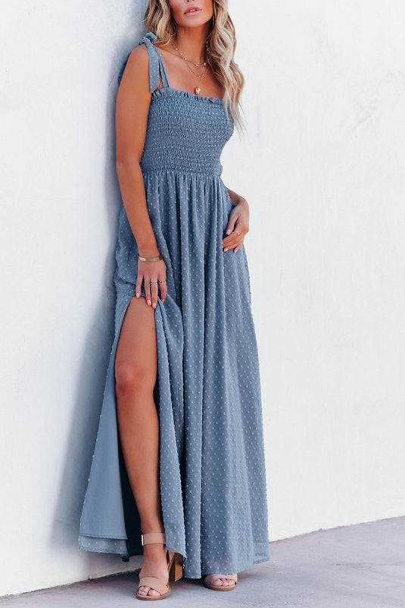 LP | Jacquard dress with slit, evening jacket and bow tie