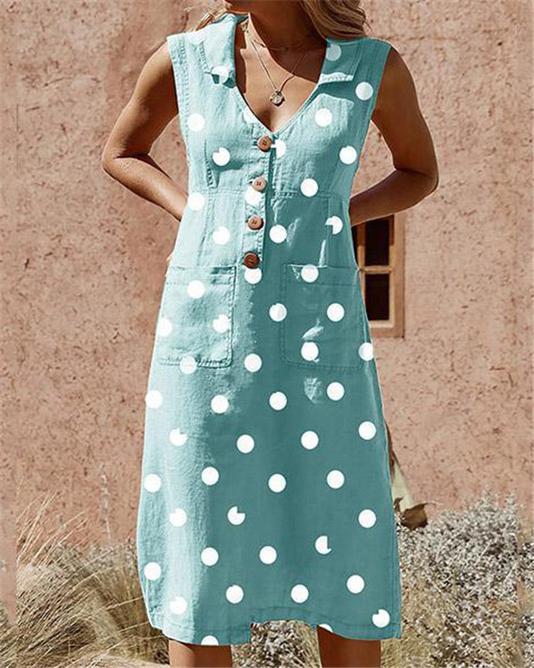Elegant dress with pockets and polka dots, buttoned, in large size