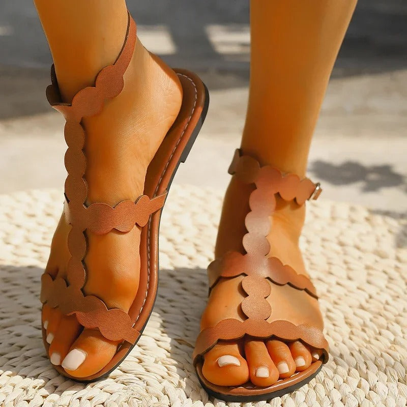 LP | Sandals with notched edge