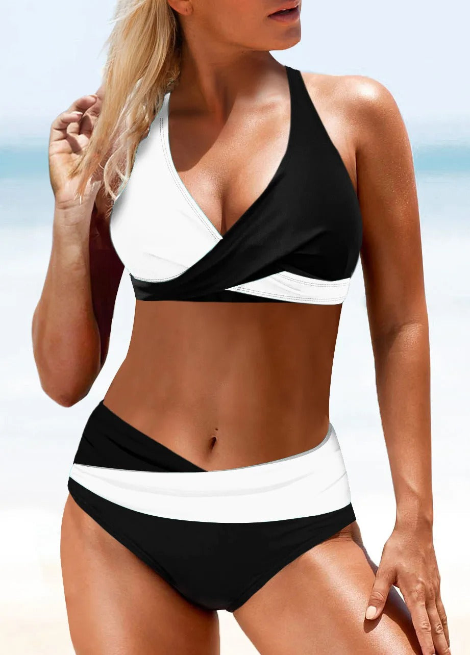 Elegant bikini with low waist