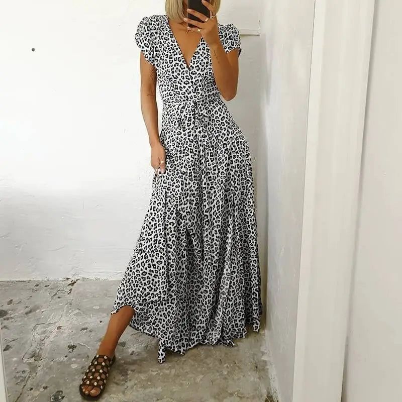 Long dress with animal print and short sleeves for a modern look