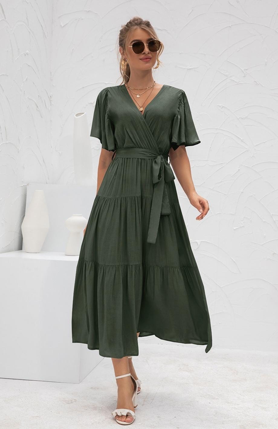Casual long dress with short, wide sleeves for a relaxed look
