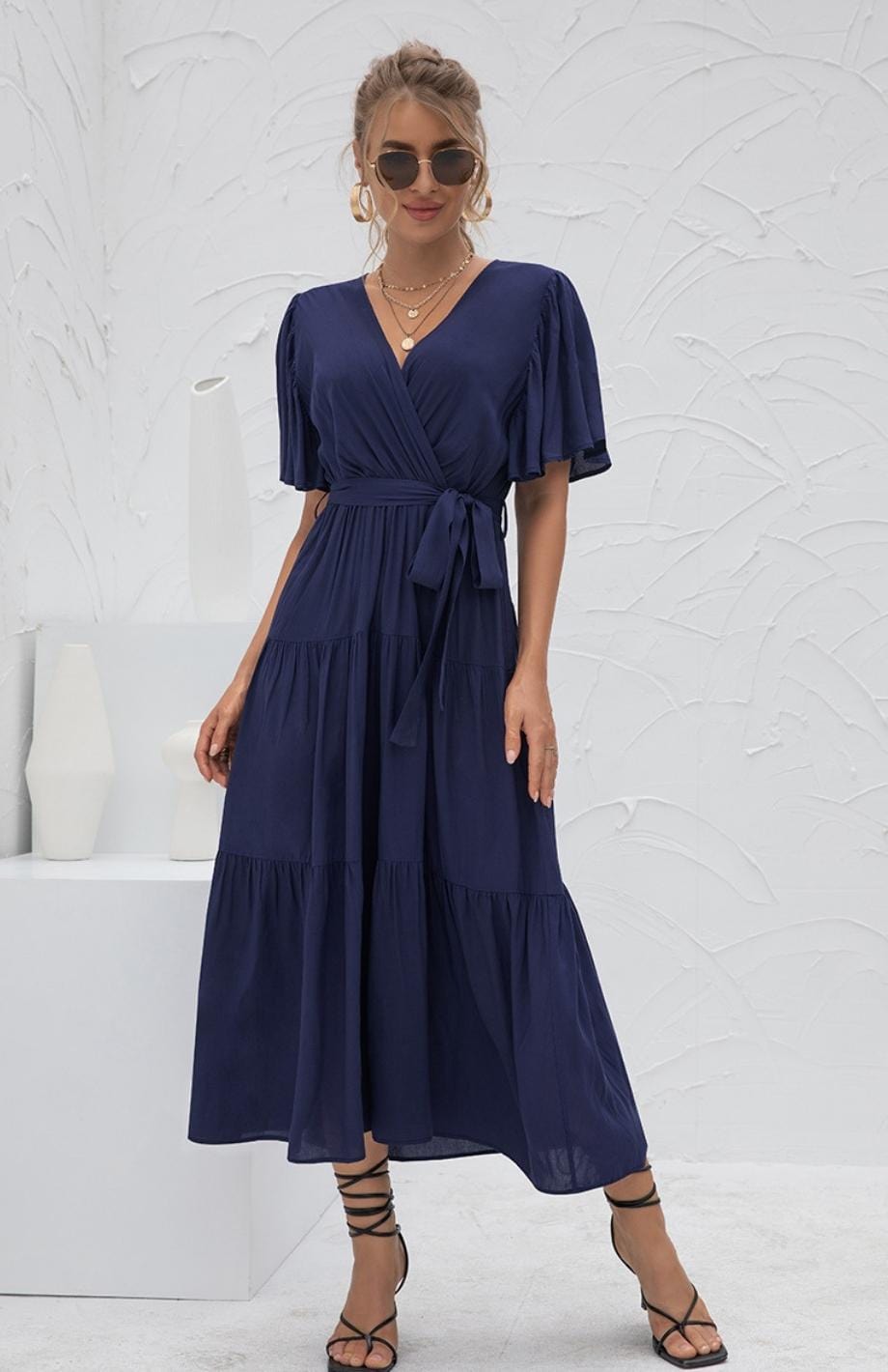 Casual long dress with short, wide sleeves for a relaxed look