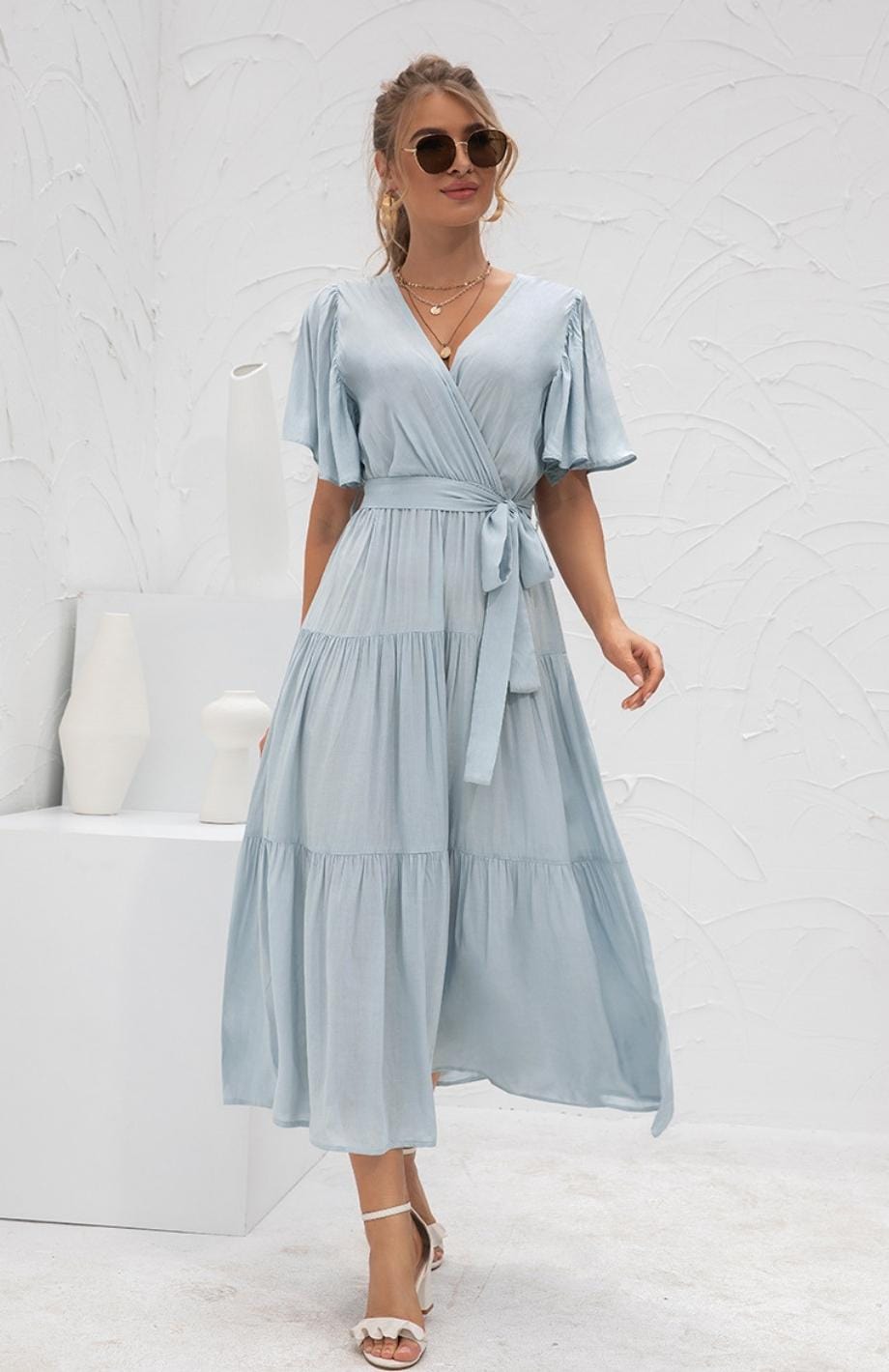 Casual long dress with short, wide sleeves for a relaxed look