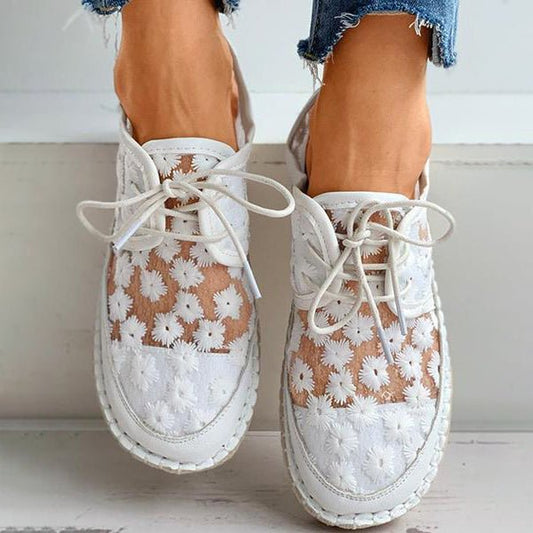 Fleurine - Comfortable sneakers with embroidery