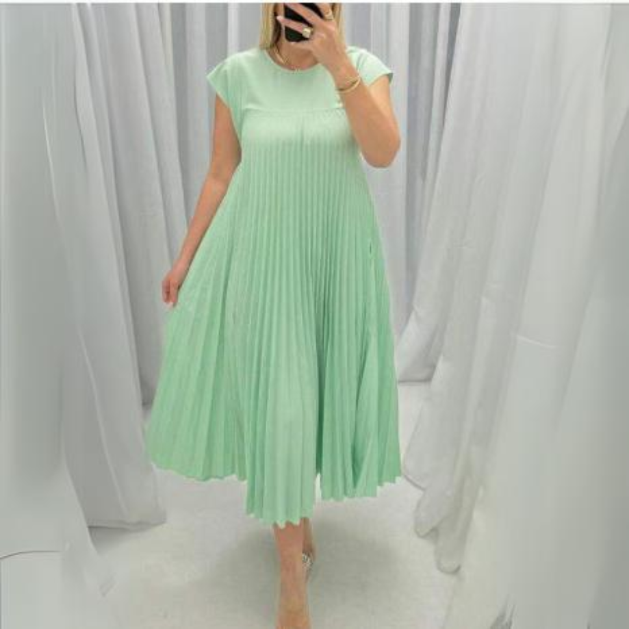 Light and elegant pleated dress