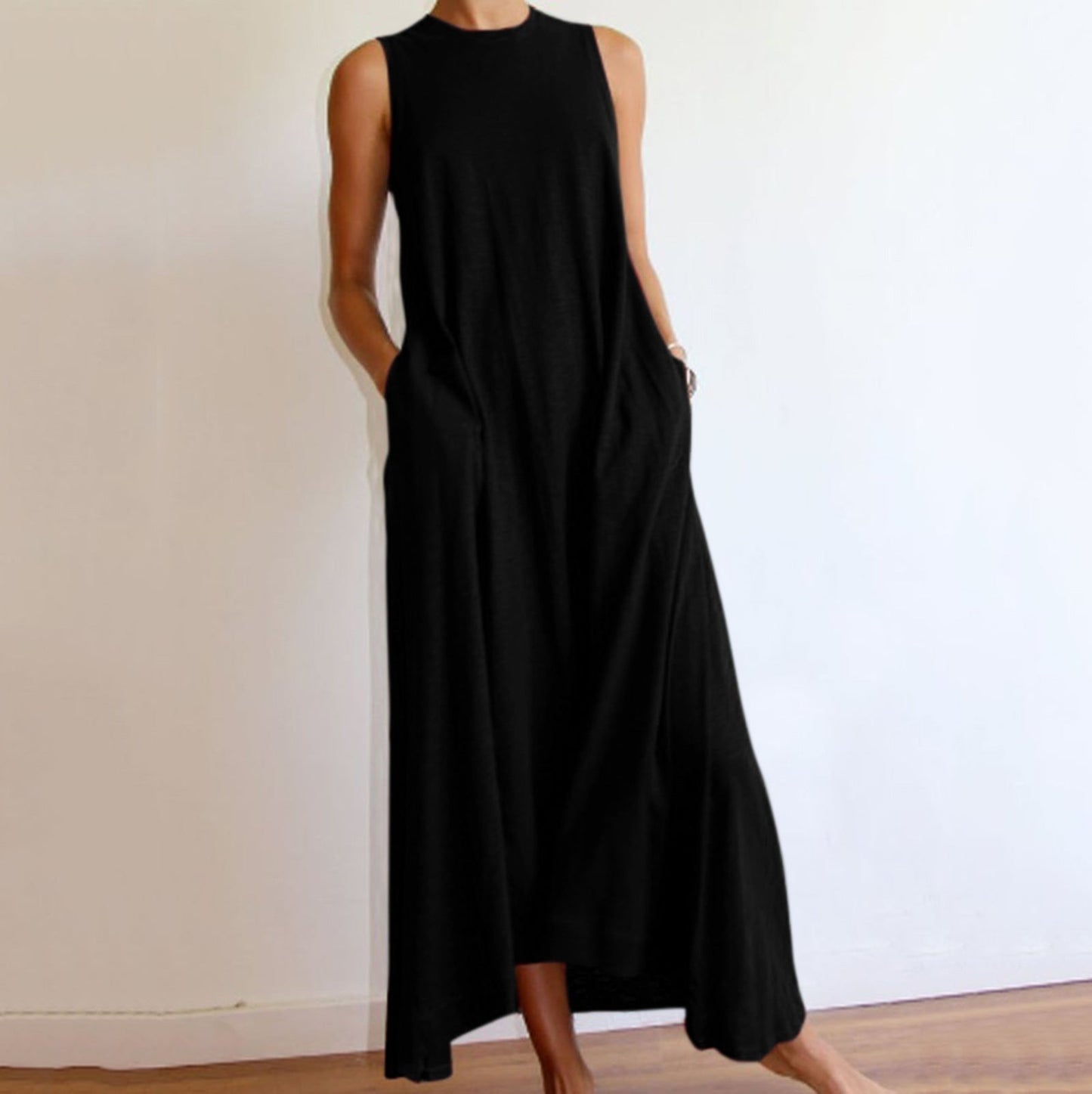 LP | Simple long sleeveless dress with round neckline