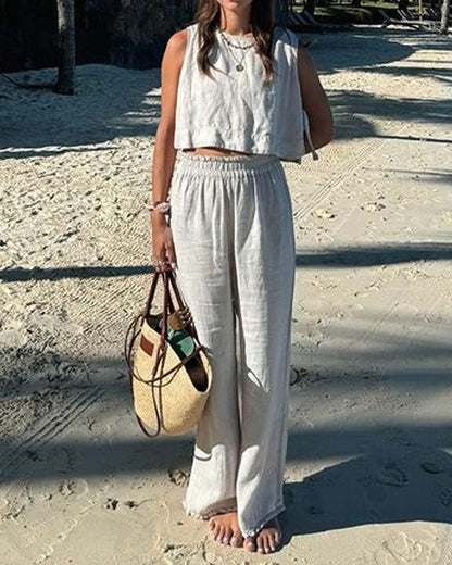 Two-piece set consisting of vest and pants with lacing