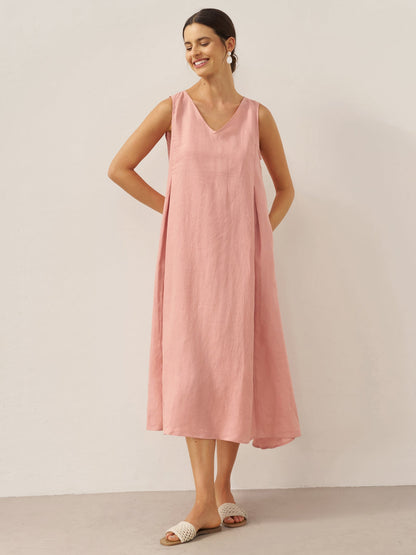 Long sleeveless dress with a wide model for summer style