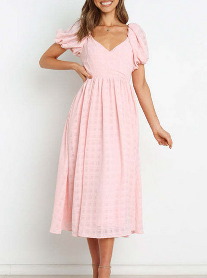 Dresses with pastel-colored skirt, square neckline and trendy separating seam