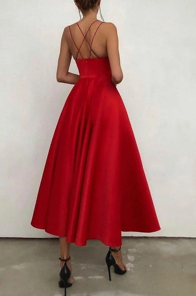 Maxi dress with V-neck and ruffles