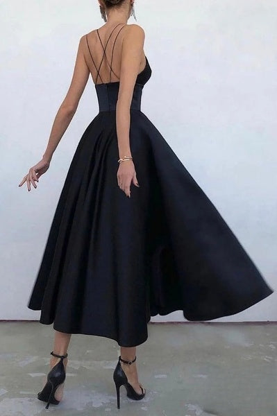 Maxi dress with V-neck and ruffles