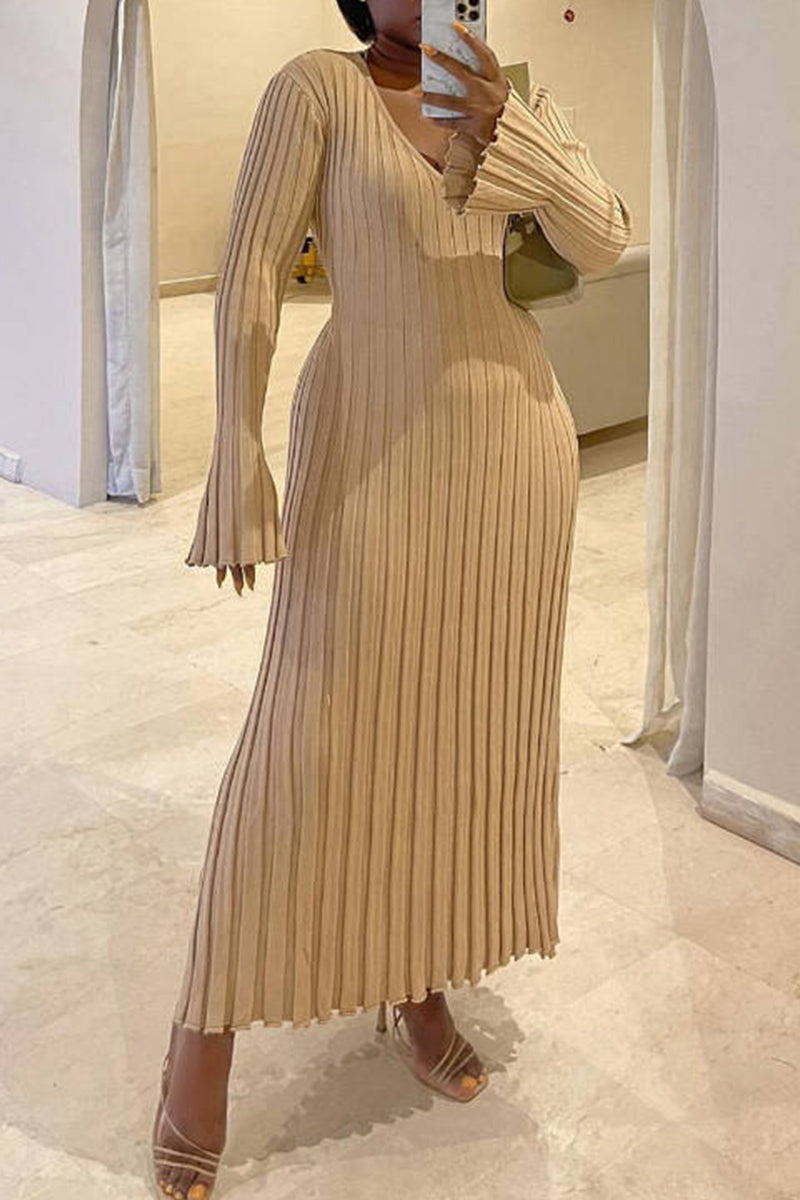 LP | Simple and casual pleated dresses with V-neckline