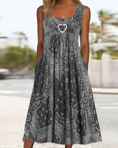 LP | Sleeveless dress with print and heart detail