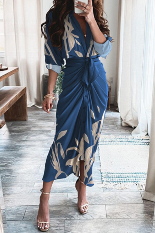 With V-neck and elegant print