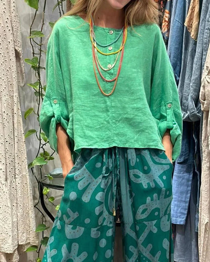 Two-piece set consisting of a casual top and printed pants