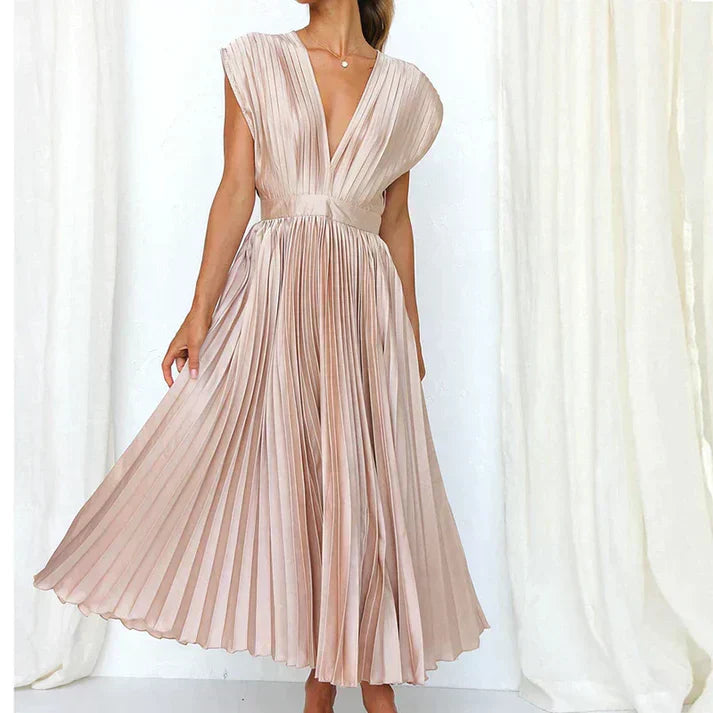 Mc | Maxi dress with v-neck and pleats.