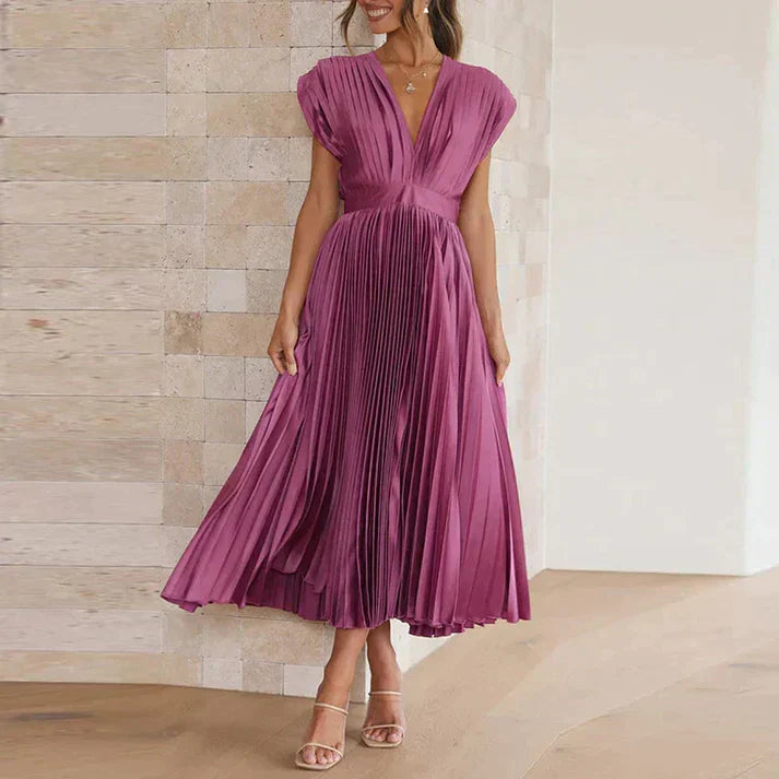 Mc | Maxi dress with v-neck and pleats.