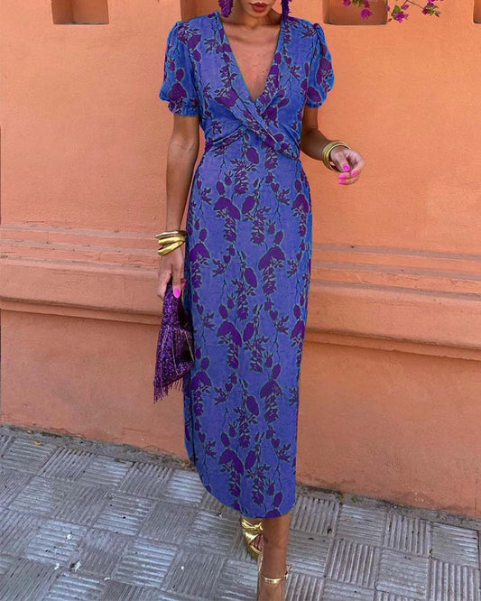 Midi dress with floral print and V-neckline, ideal for any occasion.