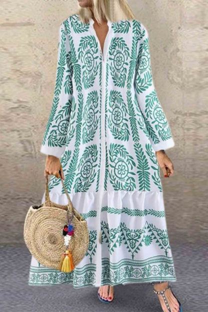 LP | Karol - Oversized dress with high neck and street print