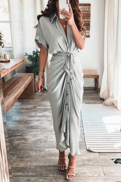 Mc | Beautiful satin dress with buttons and veil