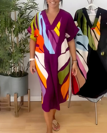 Casual dress with eye-catching leaf motif, ideal to wear every day.
