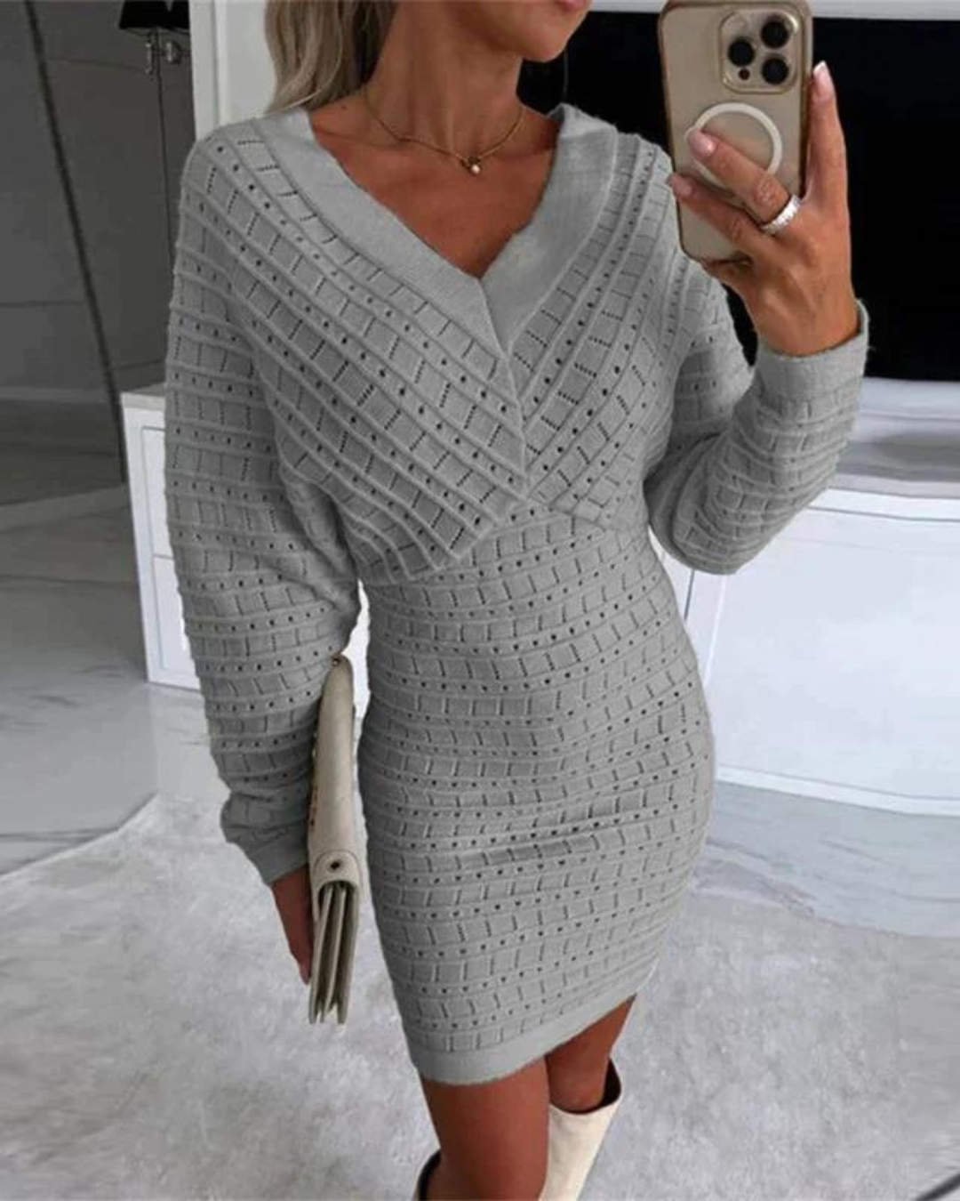 LP | Knit, long-sleeved, figure-hugging dress