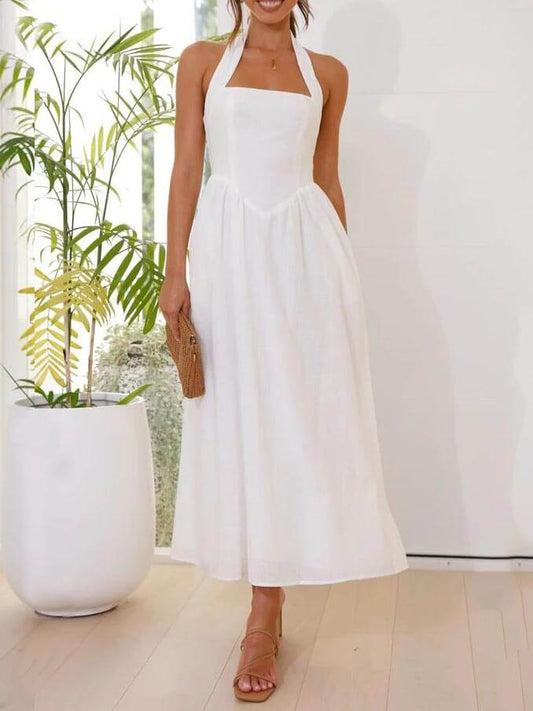 Black half-length dress with half-neck and fitted model