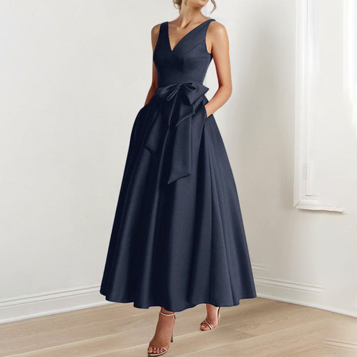 Vissie - Sleeveless long dress in smooth vintage fabric