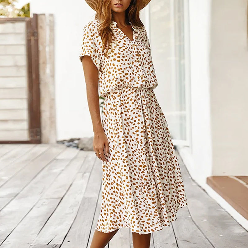 LD summer dress with short sleeves and polka dot pattern
