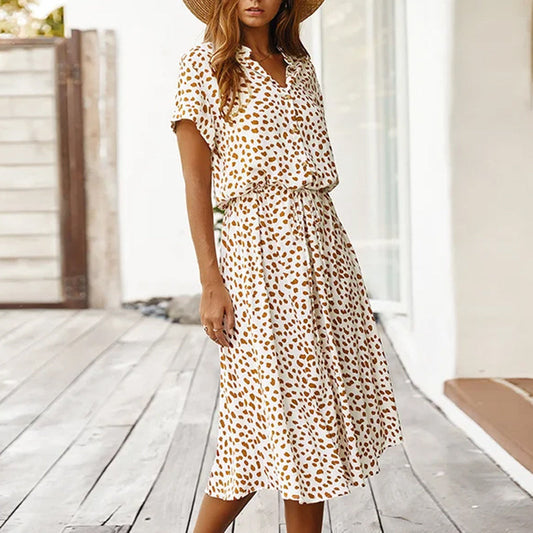 LD summer dress with short sleeves and polka dot pattern