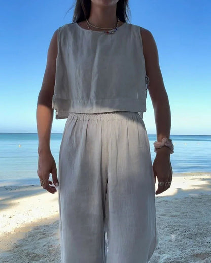 Two-piece set consisting of vest and pants with lacing